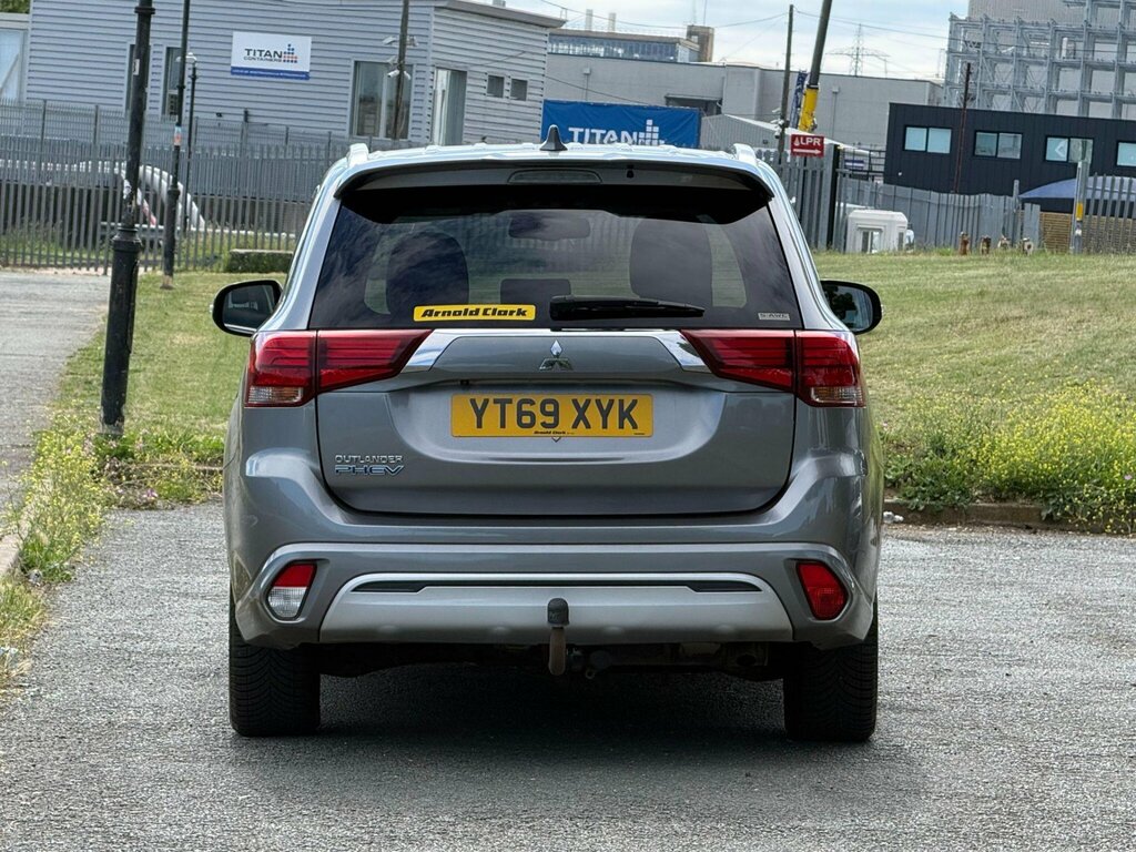 Mitsubishi Outlander 2.4H Twinmotor 13.8Kwh Design Suv Plug- YT69XYK Grey #6