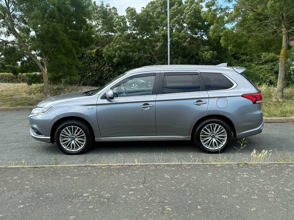 Mitsubishi Outlander 2.4H Twinmotor 13.8Kwh Design Suv Plug- YT69XYK Grey #5