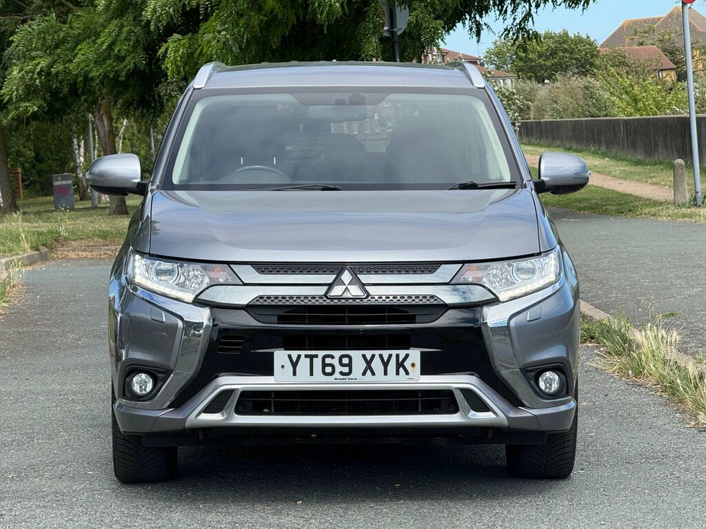 Mitsubishi Outlander 2.4H Twinmotor 13.8Kwh Design Suv Plug- YT69XYK Grey #2