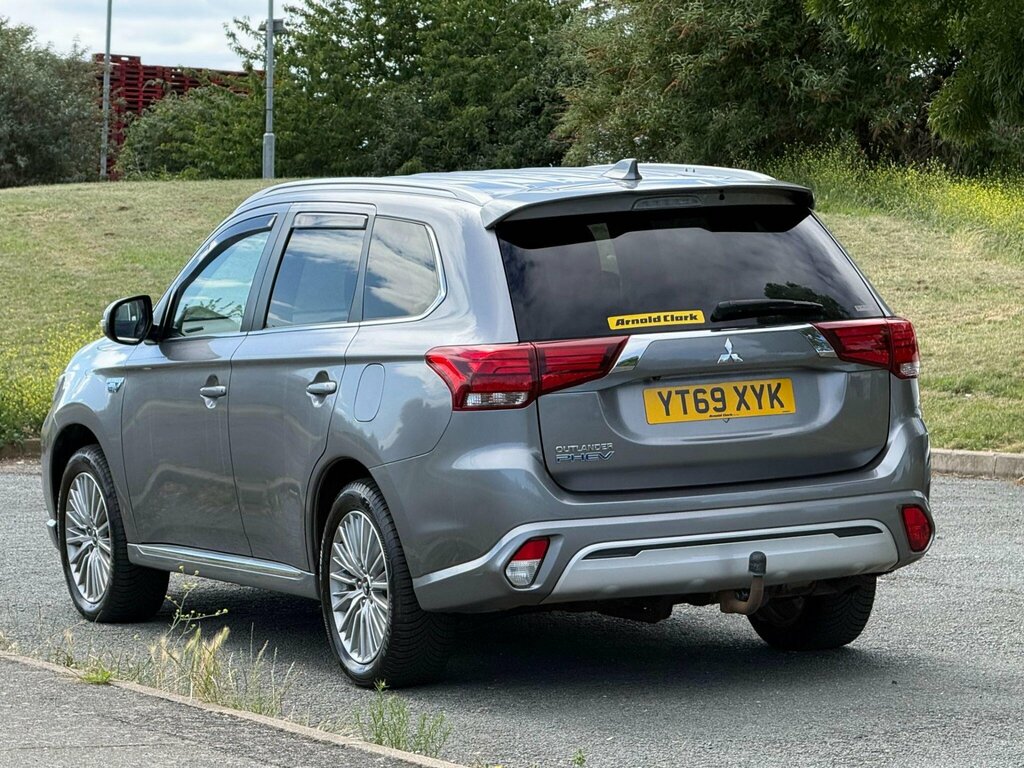 Mitsubishi Outlander 2.4H Twinmotor 13.8Kwh Design Suv Plug- YT69XYK Grey #3