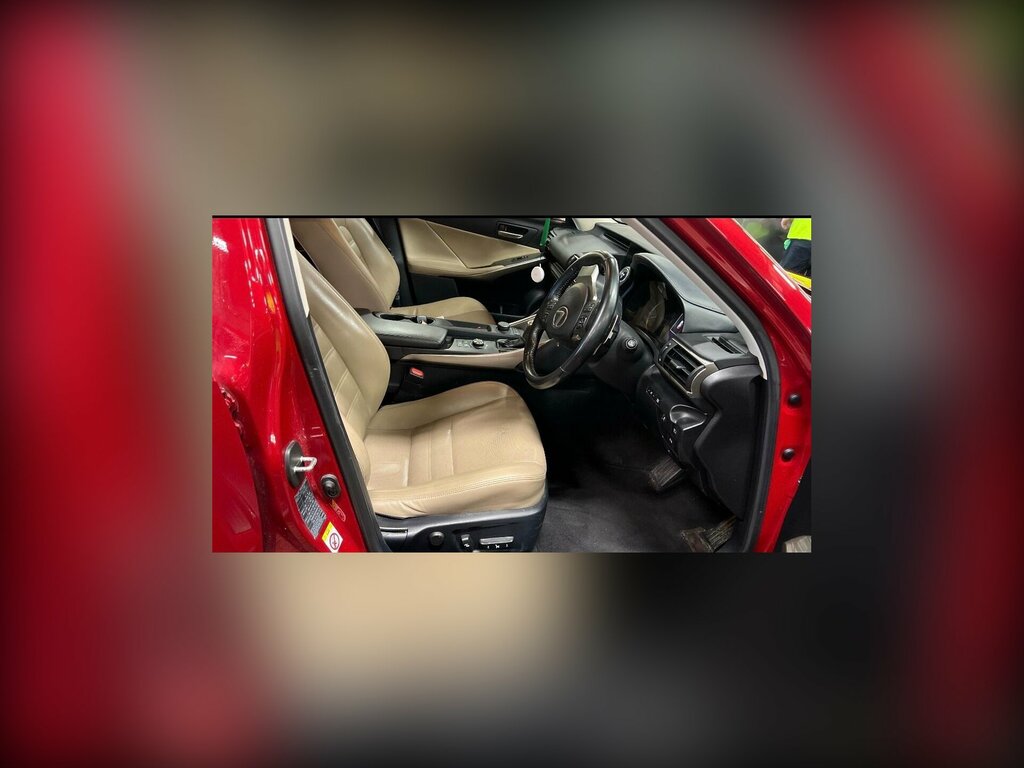 Lexus IS 2.5 300H Advance E-cvt Euro 6 Ss Red