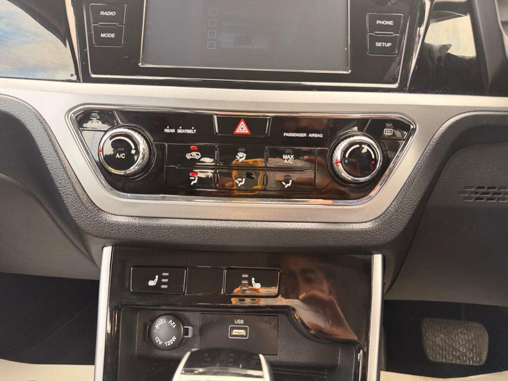 SsangYong Korando Korando Ventura E-motion White #51