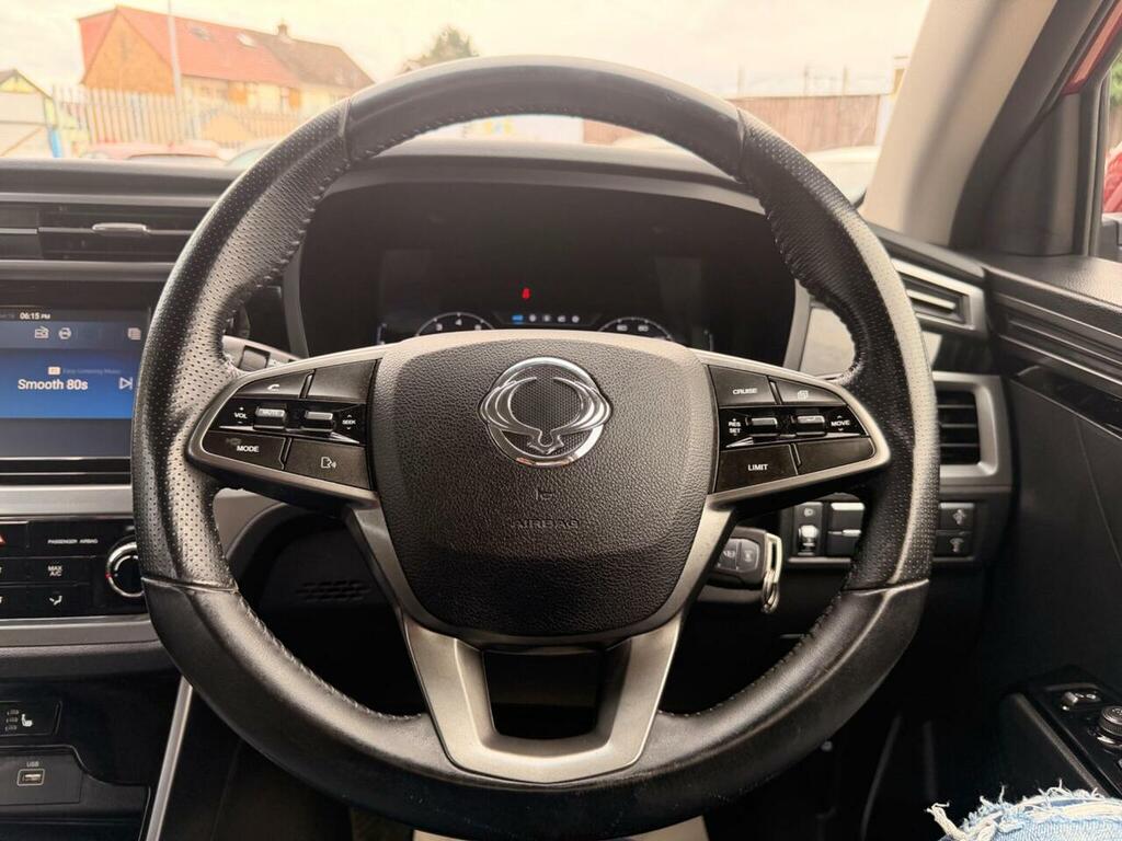 SsangYong Korando Korando Ventura E-motion White #29