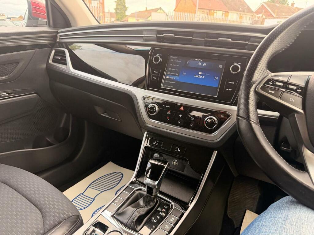 SsangYong Korando Korando Ventura E-motion White #46