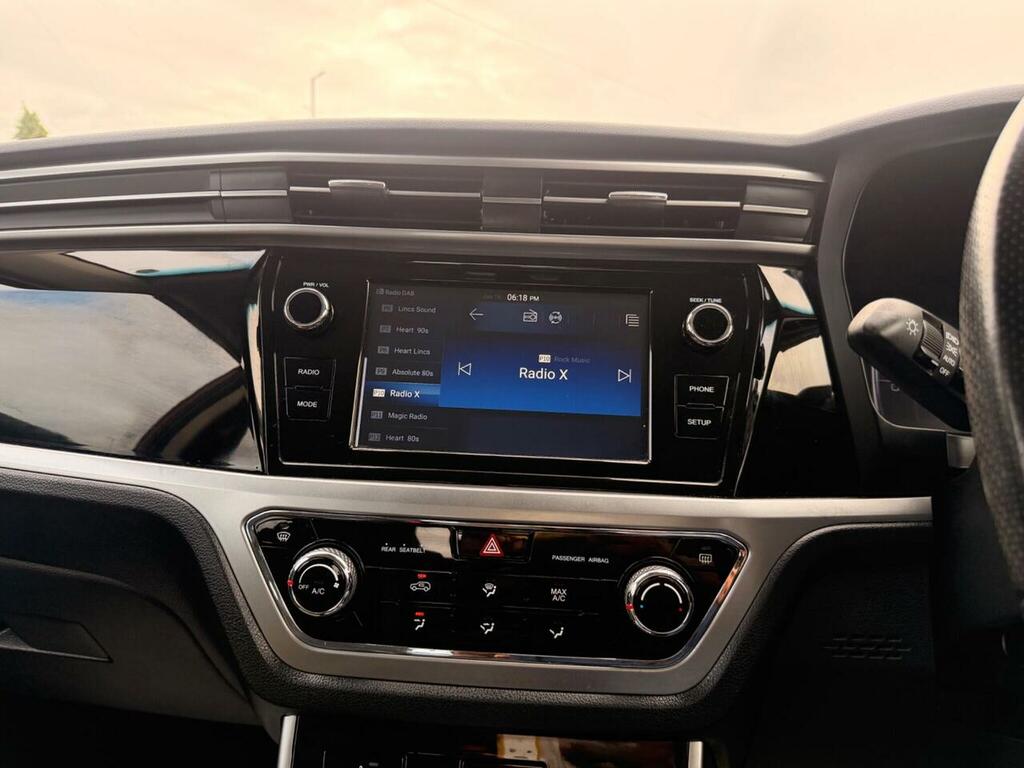 SsangYong Korando Korando Ventura E-motion White #45
