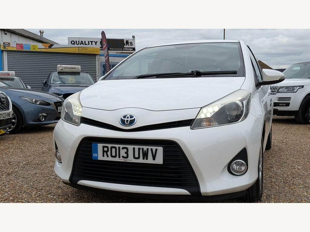 Toyota Yaris Hatchback Black #18