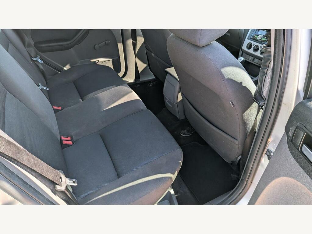 Ford Focus 1.6 LX Silver #12