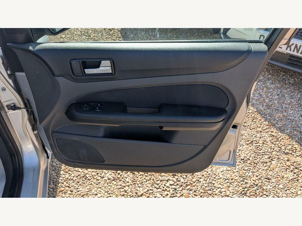 Ford Focus 1.6 LX Silver #16