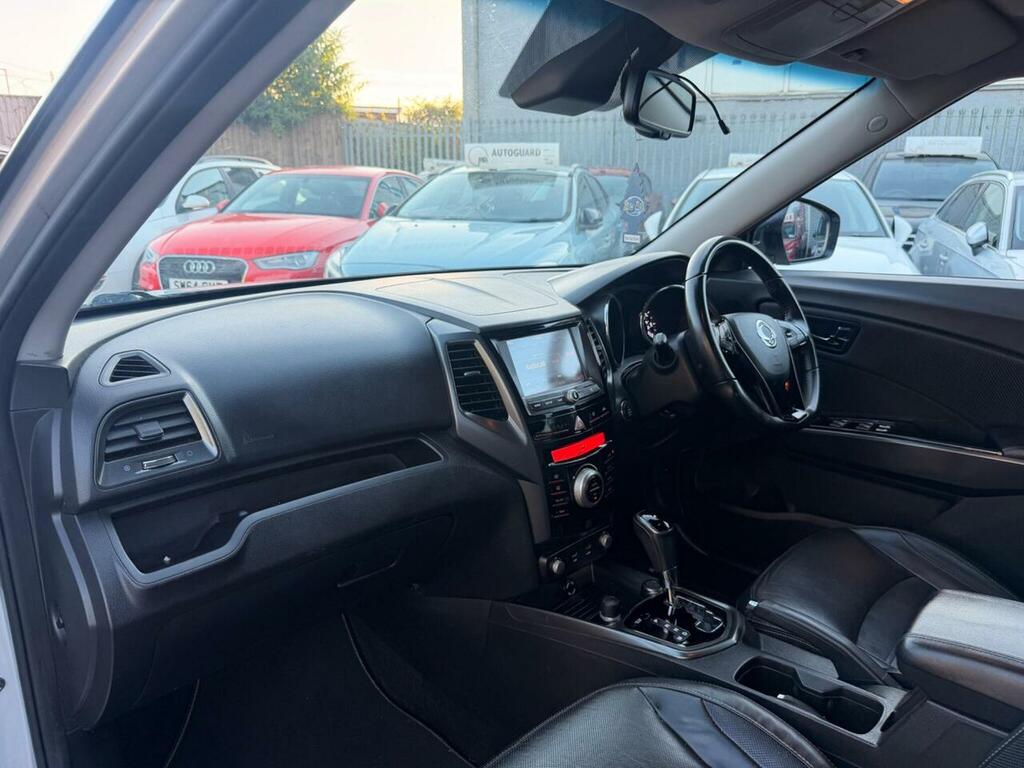 SsangYong Tivoli XLV Ultimate White #48