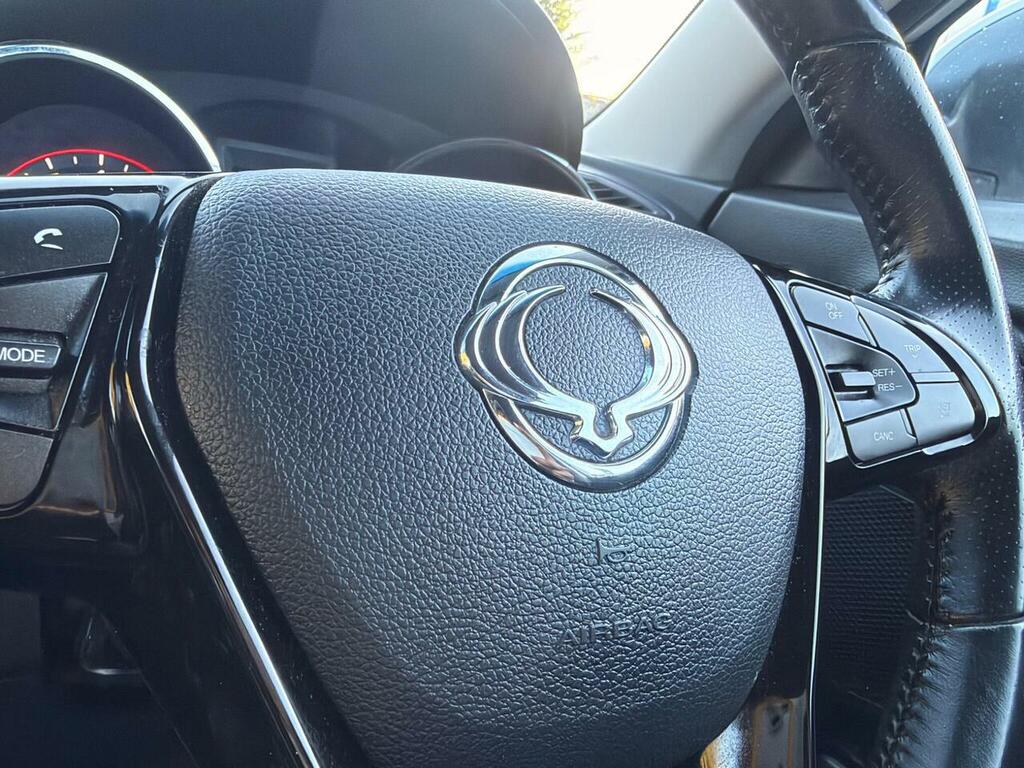 SsangYong Tivoli XLV Ultimate White #32