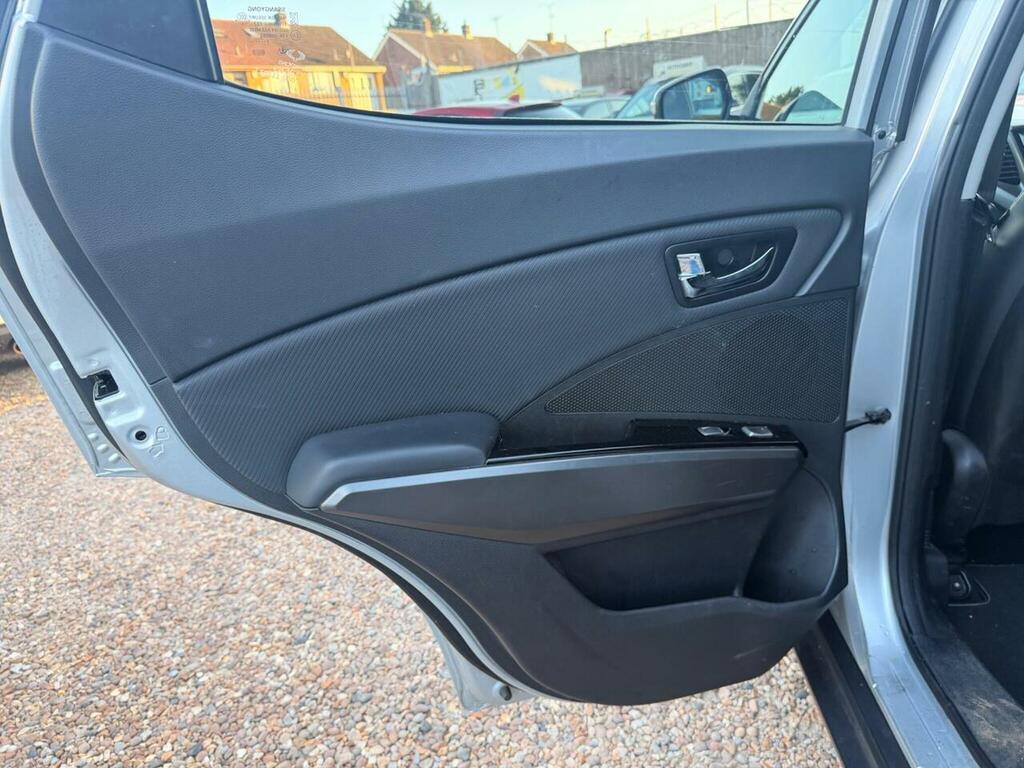 SsangYong Tivoli XLV Ultimate White #51