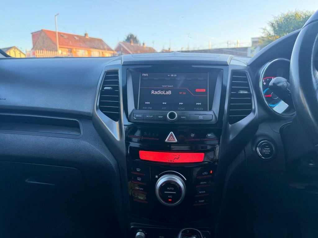 SsangYong Tivoli XLV Ultimate White #39