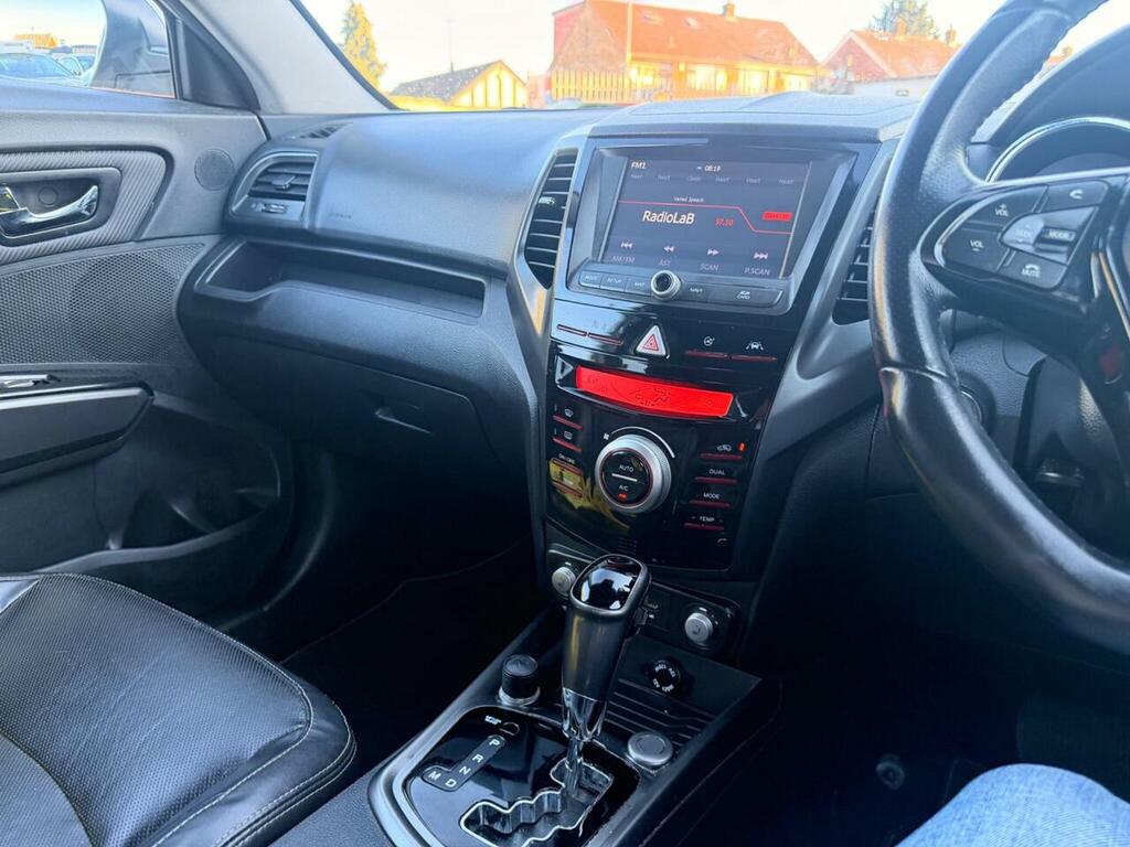 SsangYong Tivoli XLV Ultimate White #40