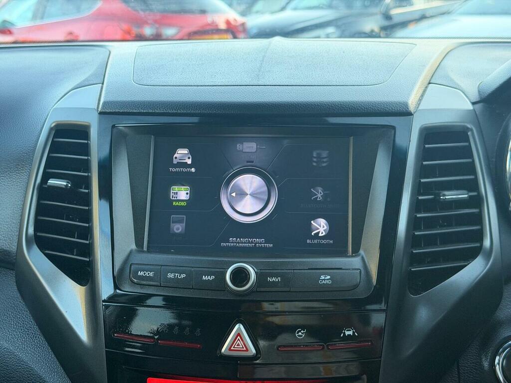 SsangYong Tivoli XLV Ultimate White #43