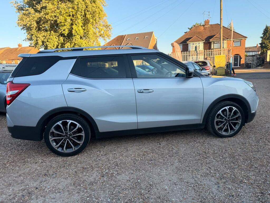 SsangYong Tivoli XLV Ultimate White #14