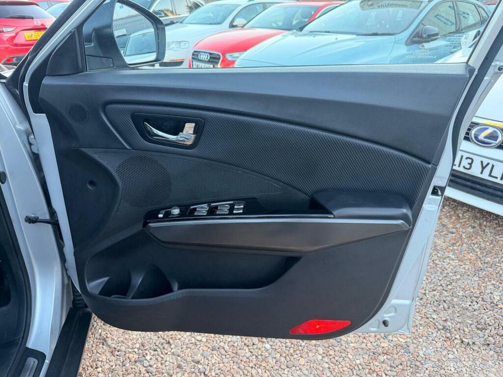 SsangYong Tivoli XLV Ultimate White #28