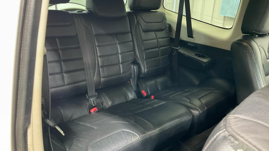 Mitsubishi Shogun Di-dc Barbarian Suv White #4