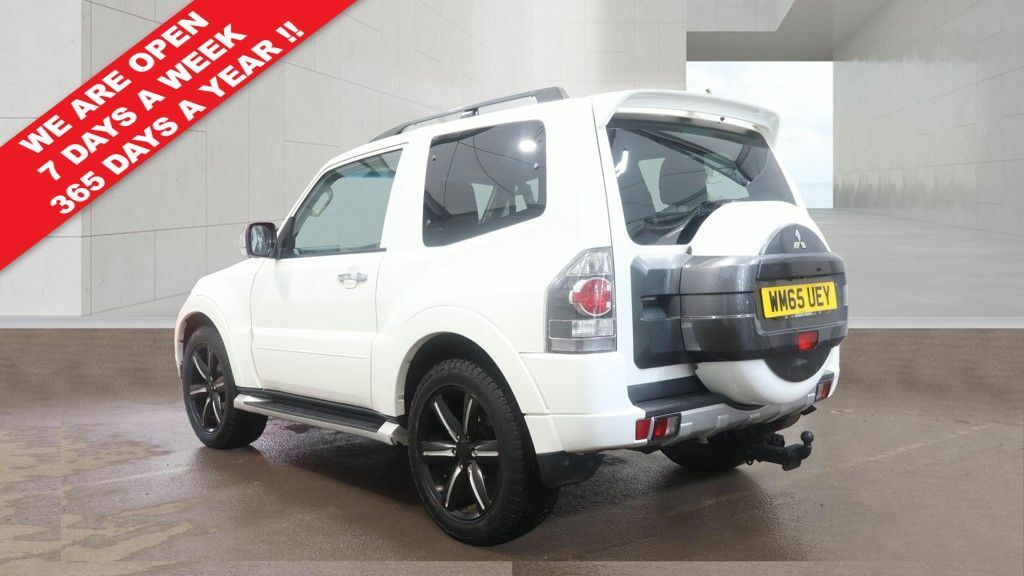 Mitsubishi Shogun Di-dc Barbarian Suv White #2
