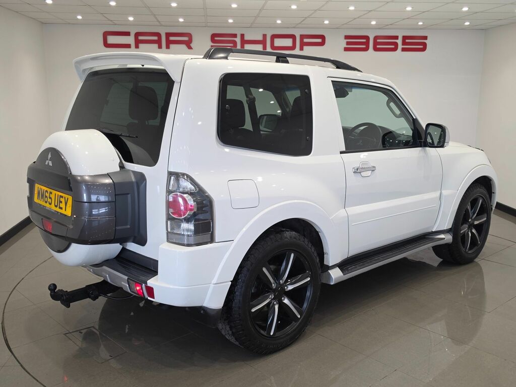 Mitsubishi Shogun Di-dc Barbarian Suv White #3