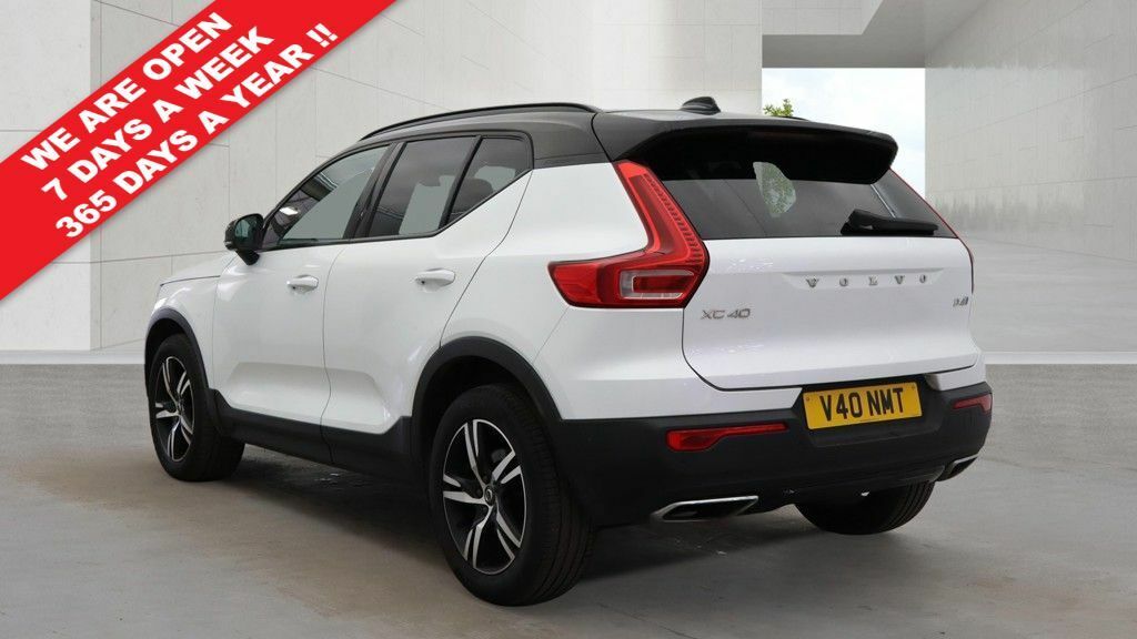 Volvo XC40 D4 R-design Suv White #2