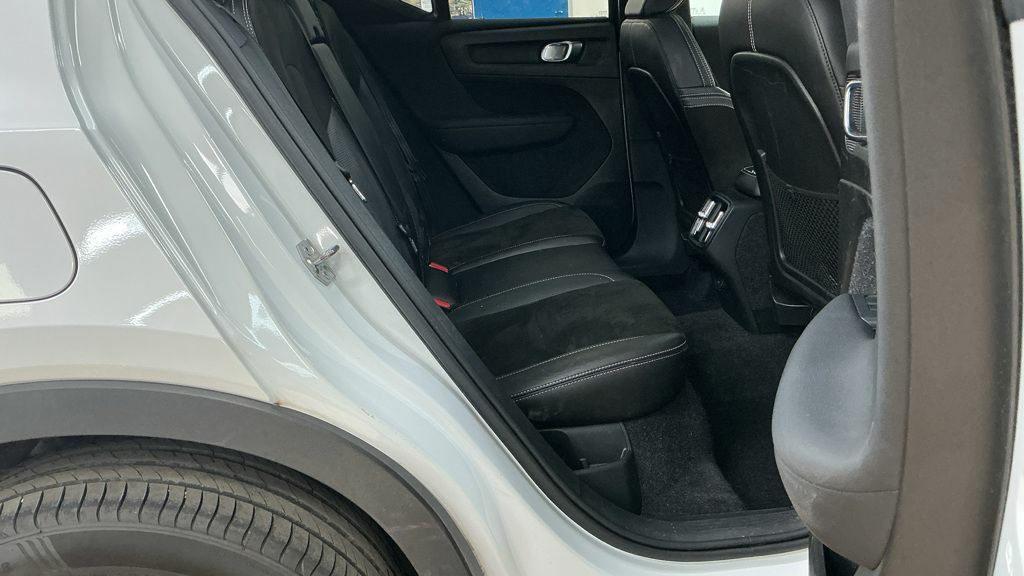 Volvo XC40 D4 R-design Suv White #3
