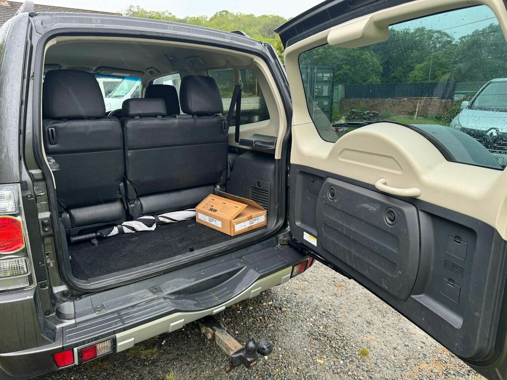 Mitsubishi Shogun Di-dc Barbarian Suv Grey #4