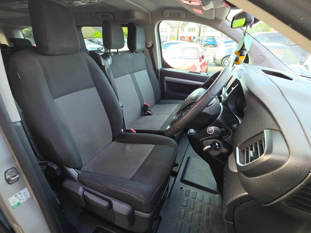 Toyota Proace Verso D-4d L1 Combi Black #16