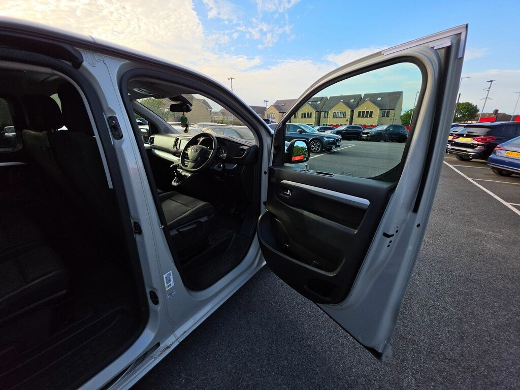 Toyota Proace Verso D-4d L1 Combi Black #29