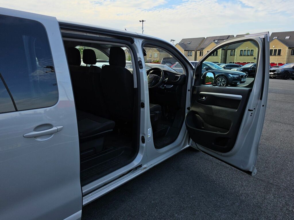 Toyota Proace Verso D-4d L1 Combi Black #30