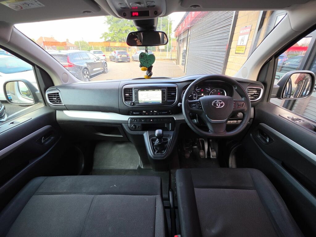 Toyota Proace Verso D-4d L1 Combi Black #45