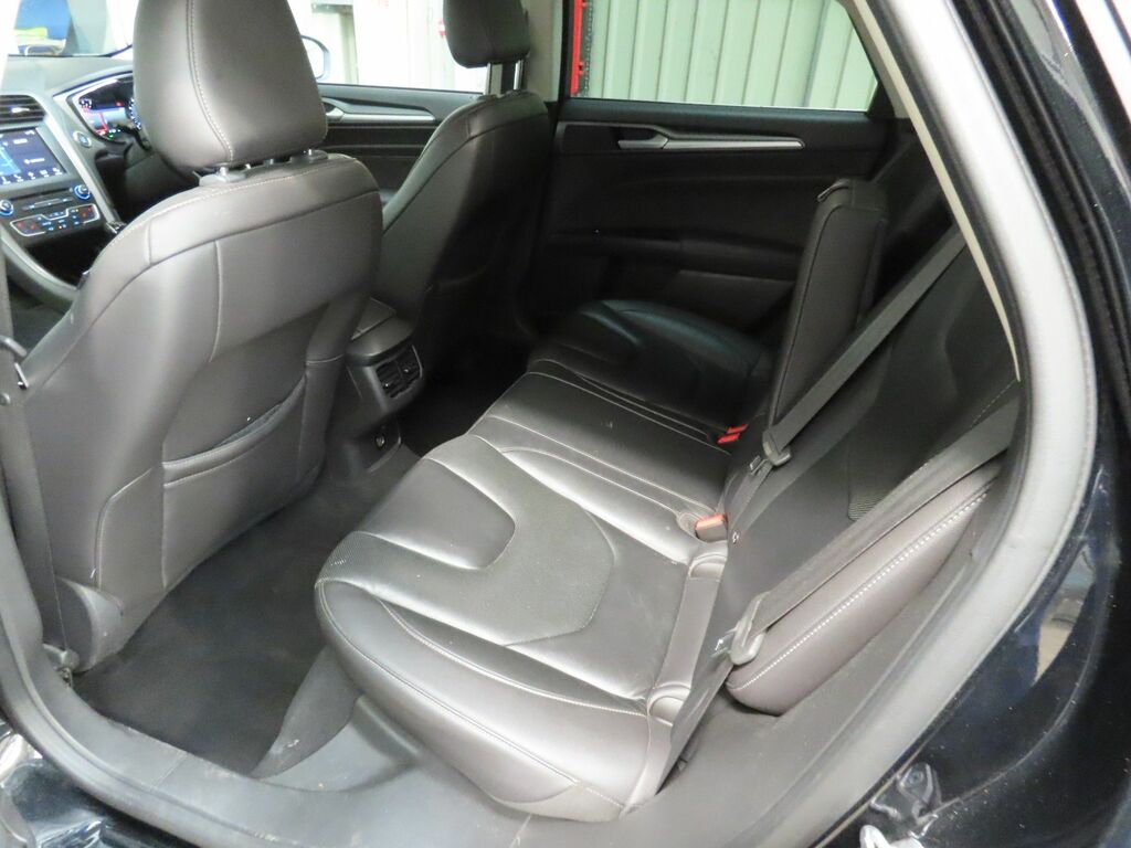 Ford Mondeo Tdci Titanium Hatchback Black #6