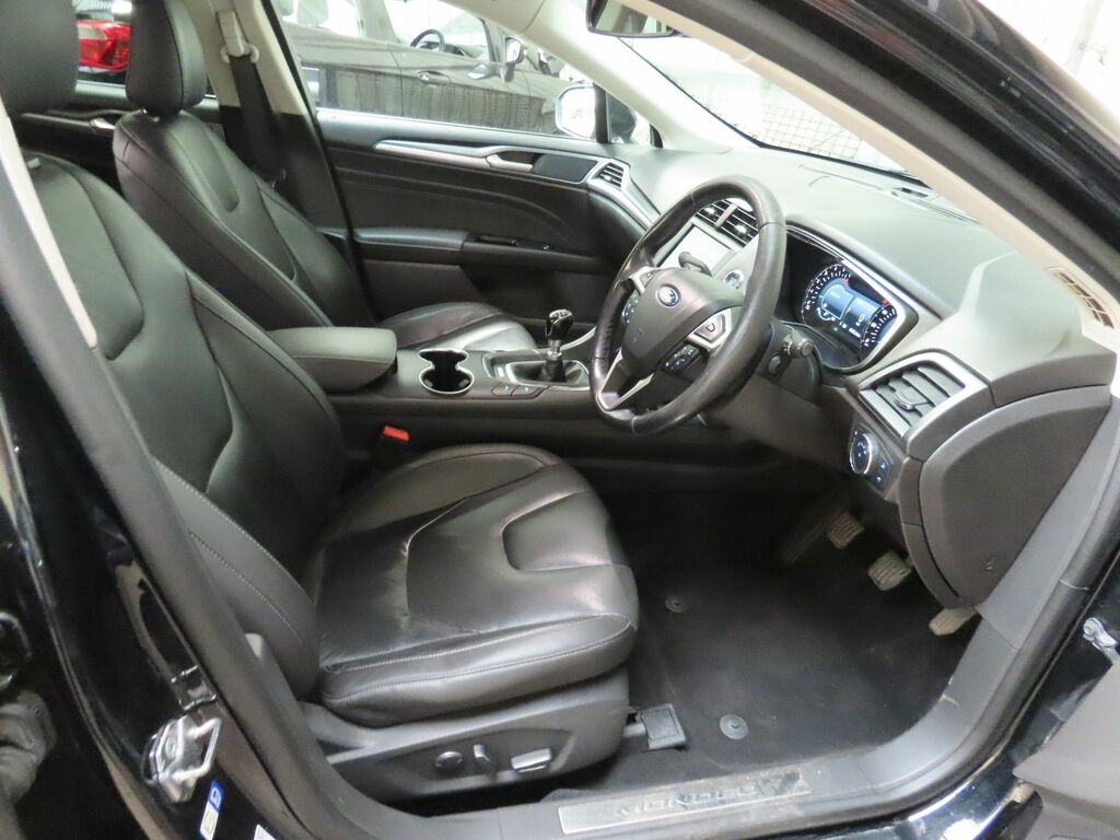 Ford Mondeo Tdci Titanium Hatchback Black #3