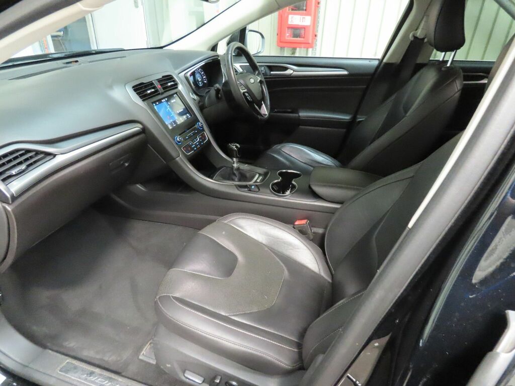 Ford Mondeo Tdci Titanium Hatchback Black #5