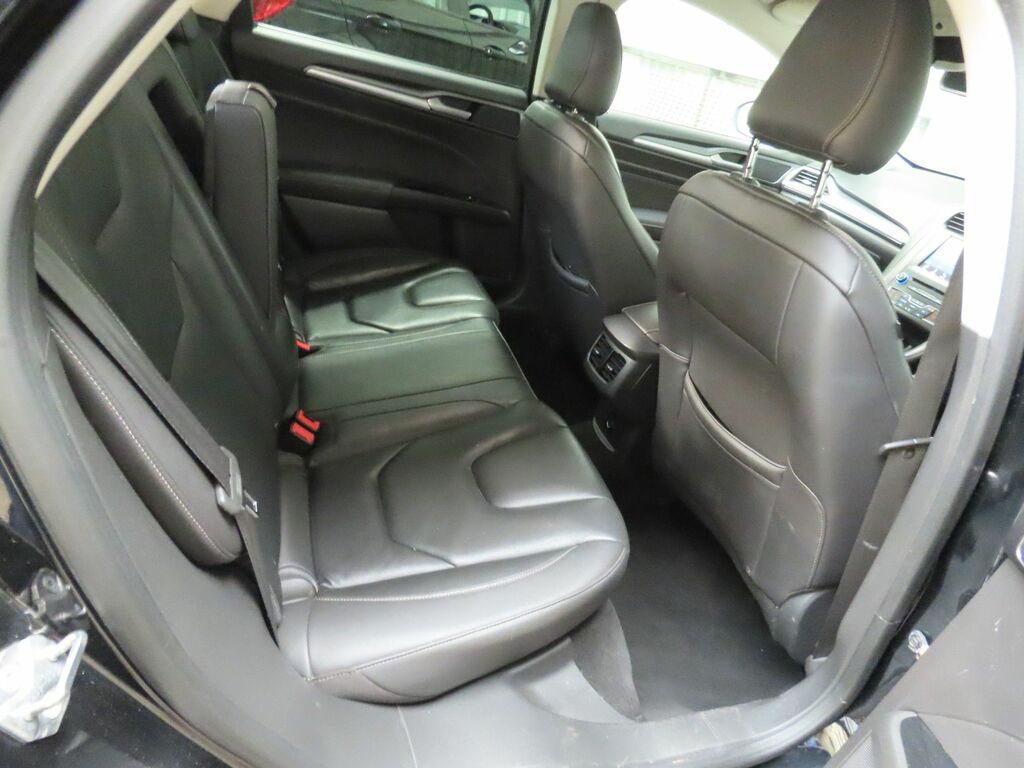 Ford Mondeo Tdci Titanium Hatchback Black #2