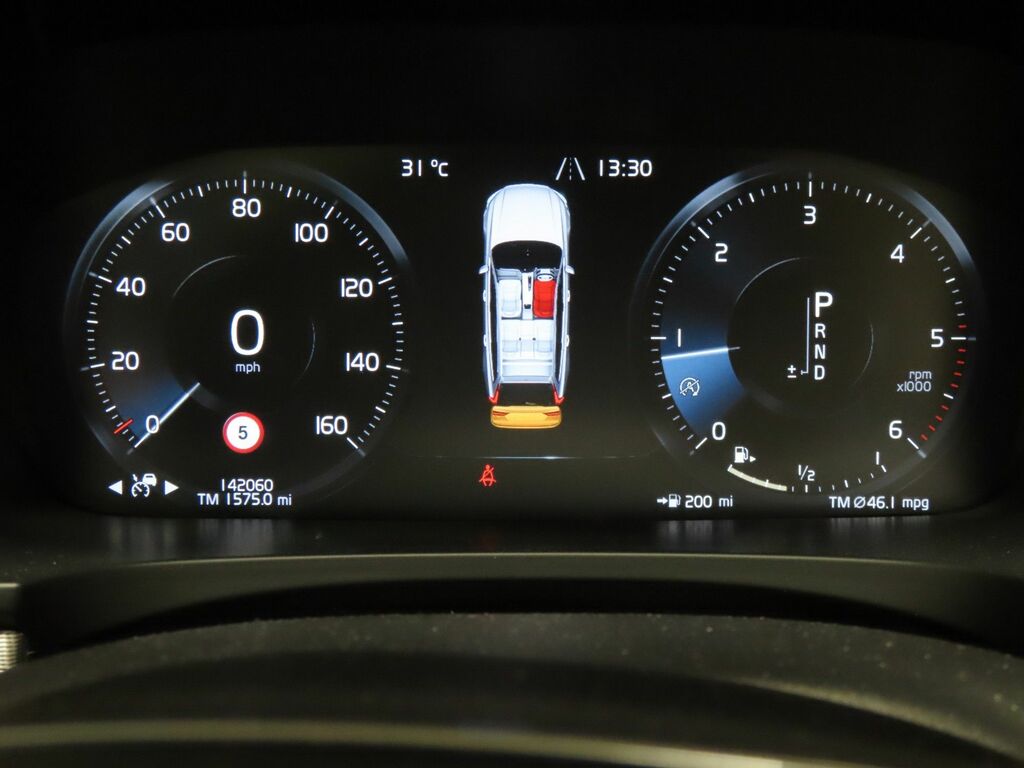Volvo V90 D4 R-design Estate White #5