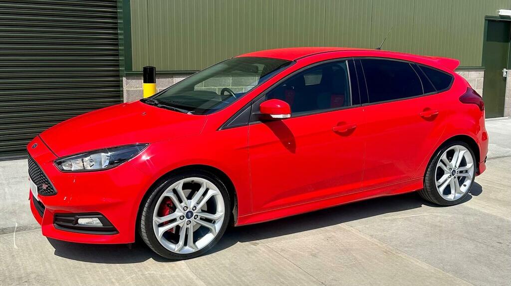 Ford Focus Hatchback 2.0T Ecoboost St-2 Euro 6 Ss 201 BJ65AVY Red #2