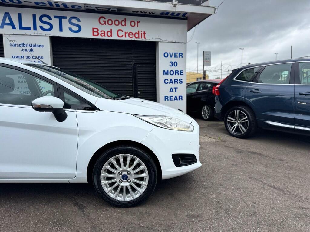 Ford Fiesta Hatchback 1.6 Titanium Powershift Euro 5 2015 White #6