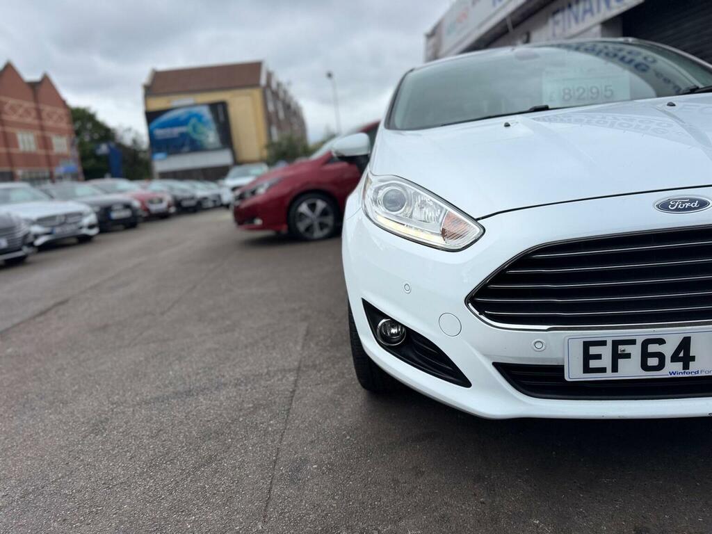 Ford Fiesta Hatchback 1.6 Titanium Powershift Euro 5 2015 White #2