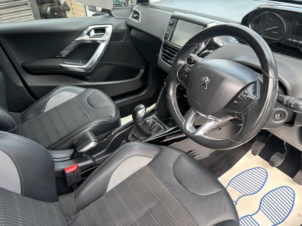 Peugeot 2008 1.2 Puretech Active Red #12