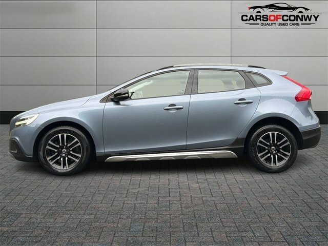 Volvo V40 Cross Country 2.0 D2 Nav Plus Hatchback Euro 6 Blue #4