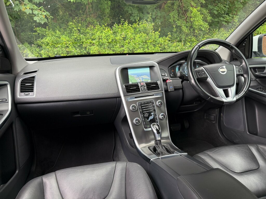 Volvo XC60 2.0 D4 Se Lux Nav Euro 6 EU64ATF White #6