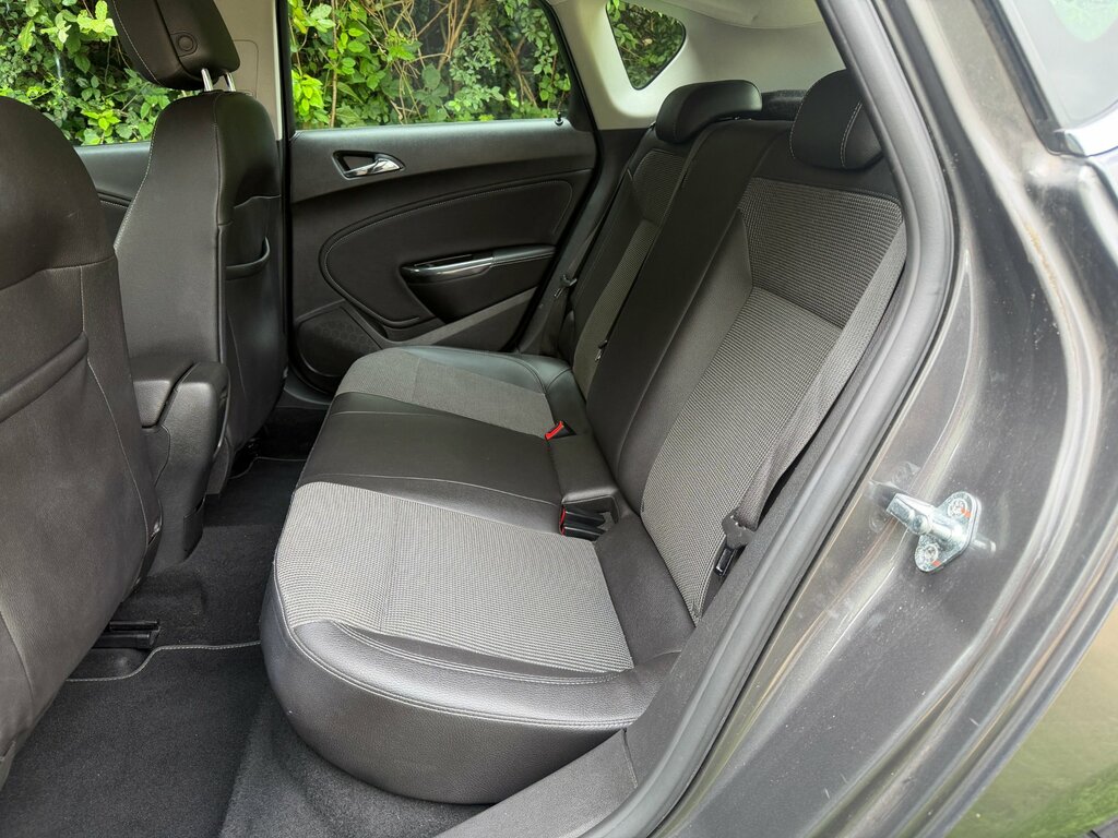Vauxhall Astra Hatchback Grey #5