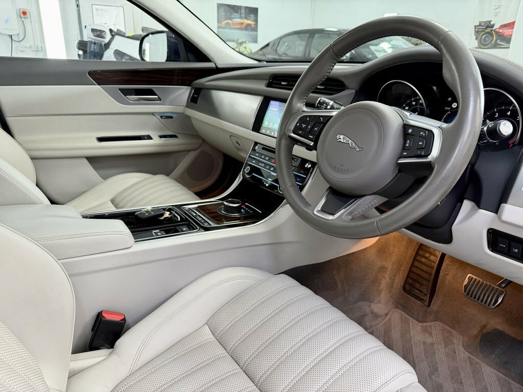 Jaguar XF R-dynamic Se Grey #30