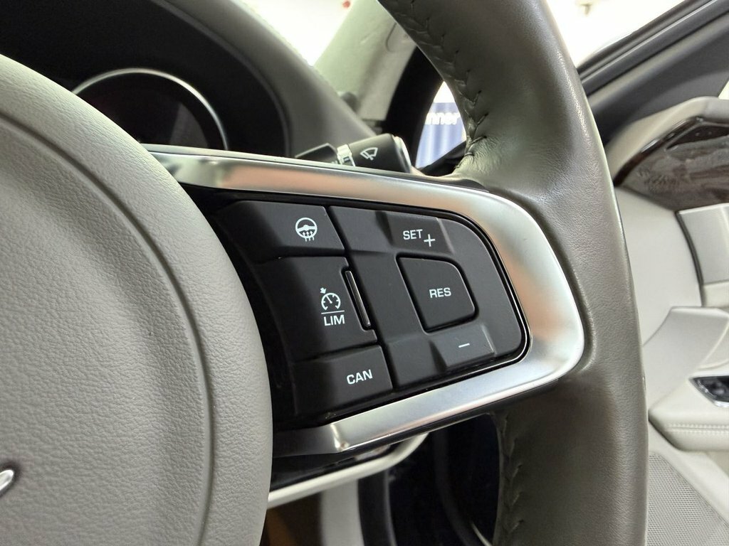 Jaguar XF R-dynamic Se Grey #36