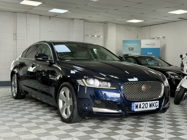 Jaguar XF 2020 2.0I Portfolio Gpf Saloon Eur Blue