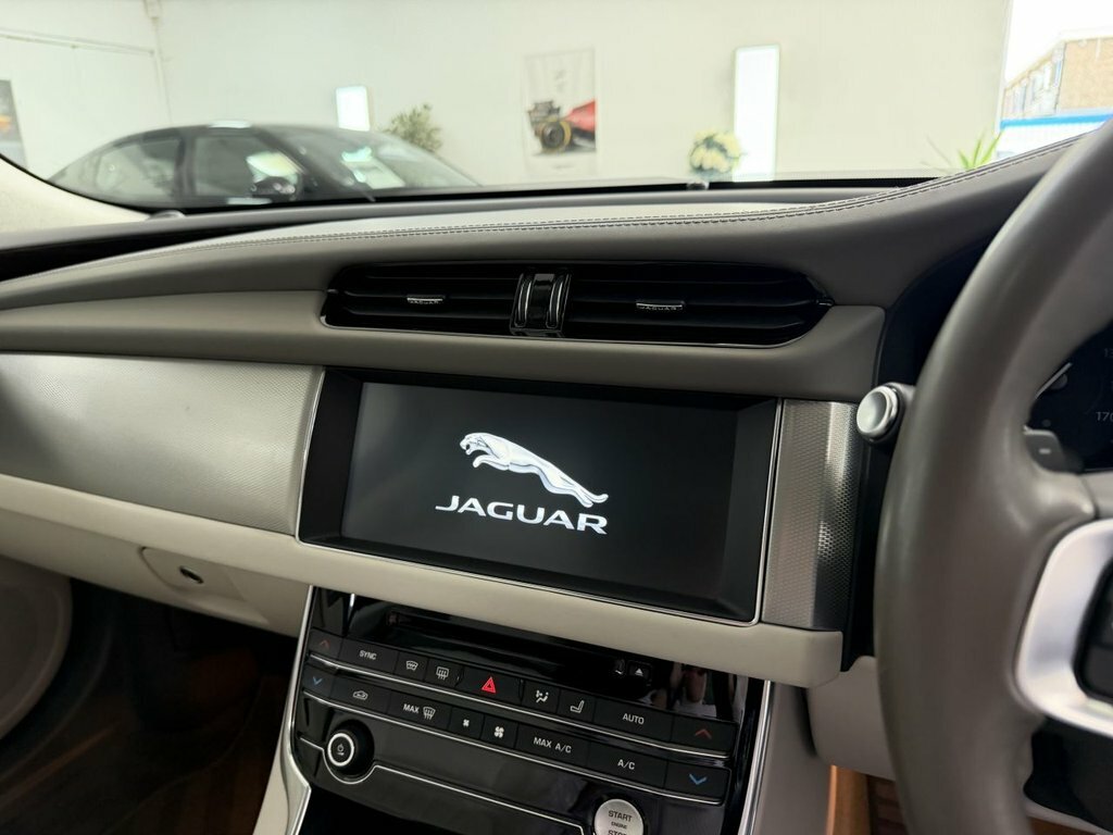 Jaguar XF R-dynamic Se Grey #37