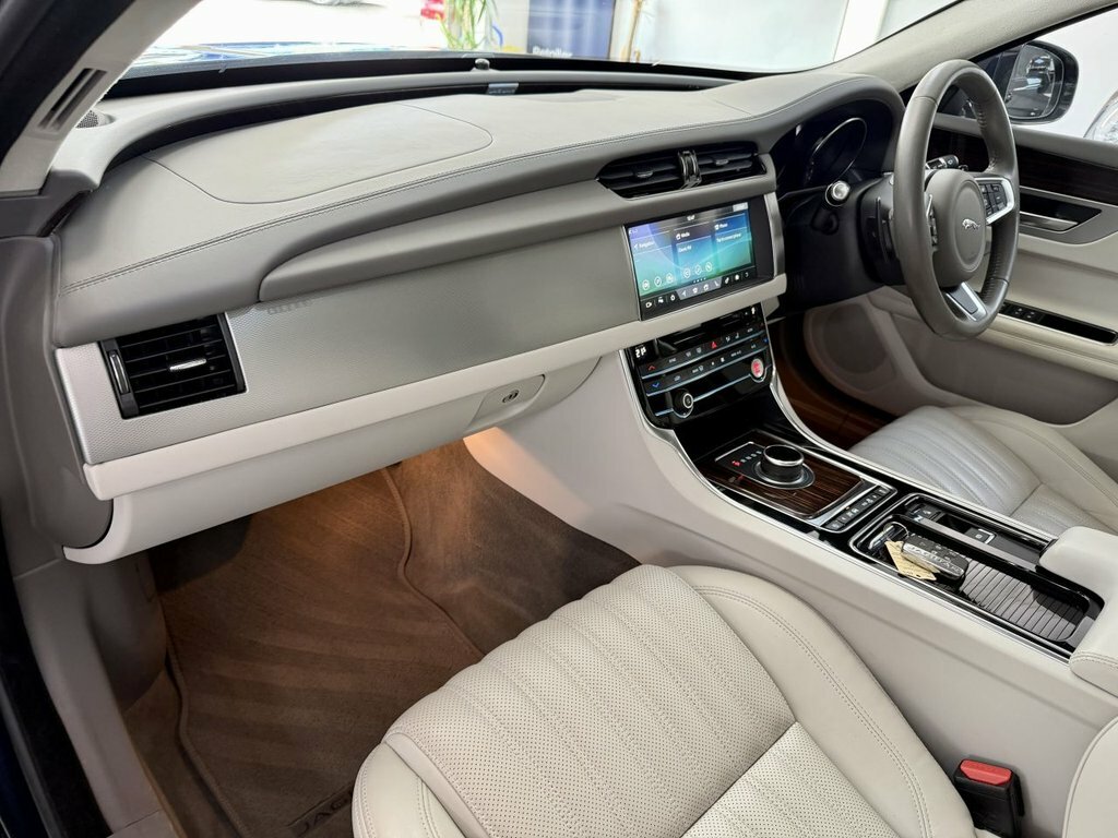 Jaguar XF R-dynamic Se Grey #26