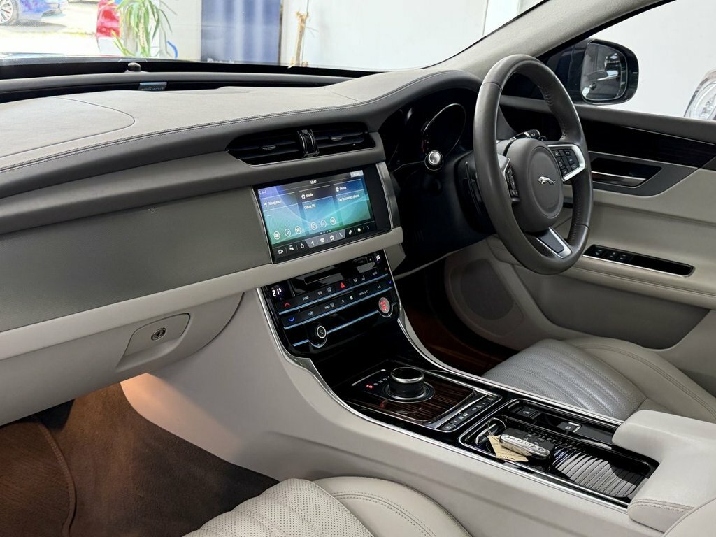 Jaguar XF R-dynamic Se Grey #27