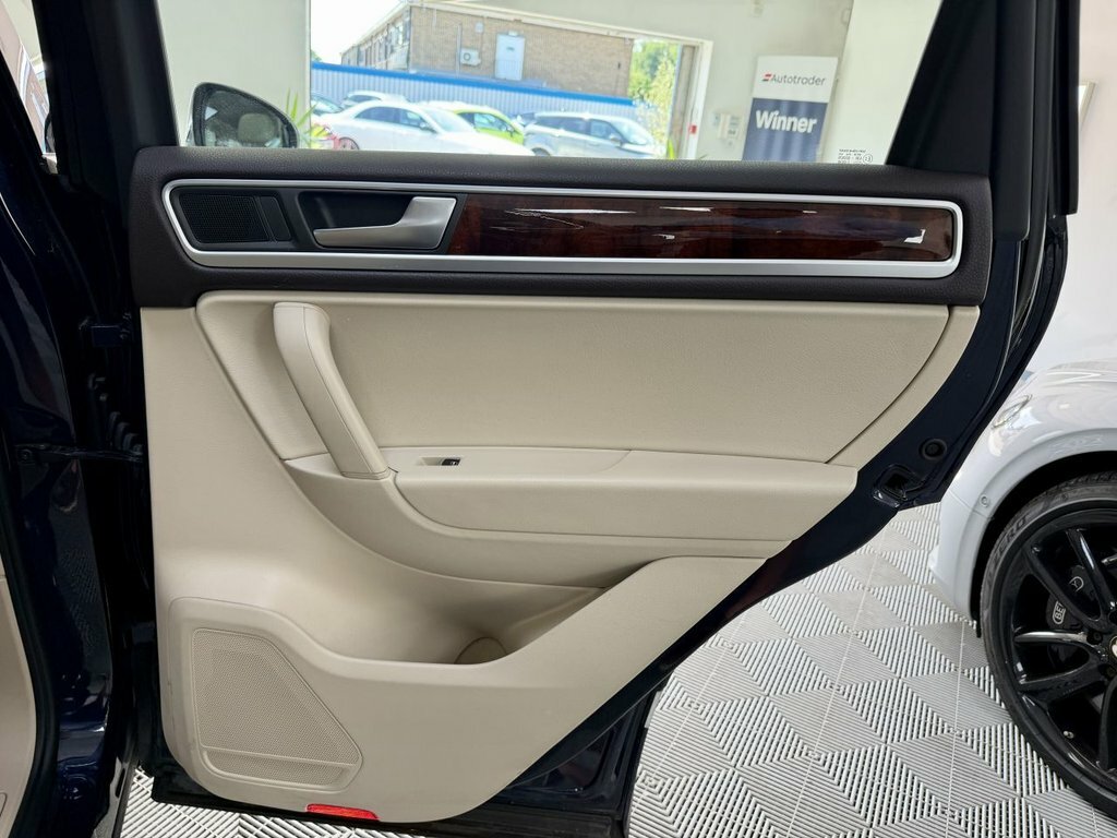 Volkswagen Touareg 3.0 Tdi V6 Bluemotion Tech Se Suv Black #16