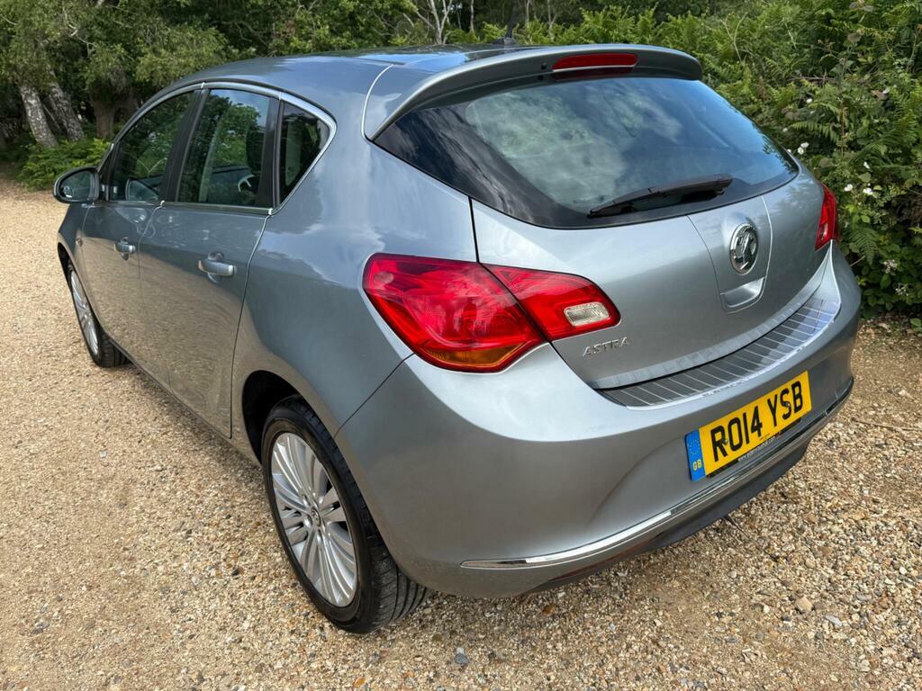 Vauxhall Astra 1.4I 16V Red #10